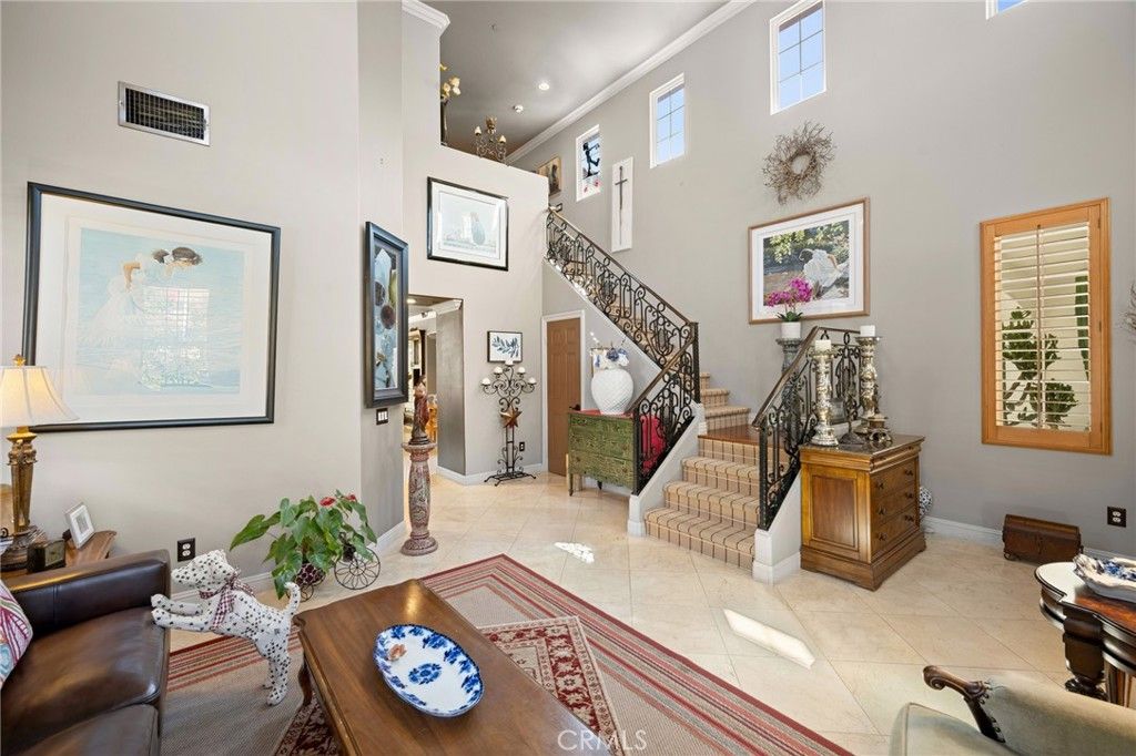 Image 3 of property listing at 32 Mossdale Court, Azusa, CA 91702