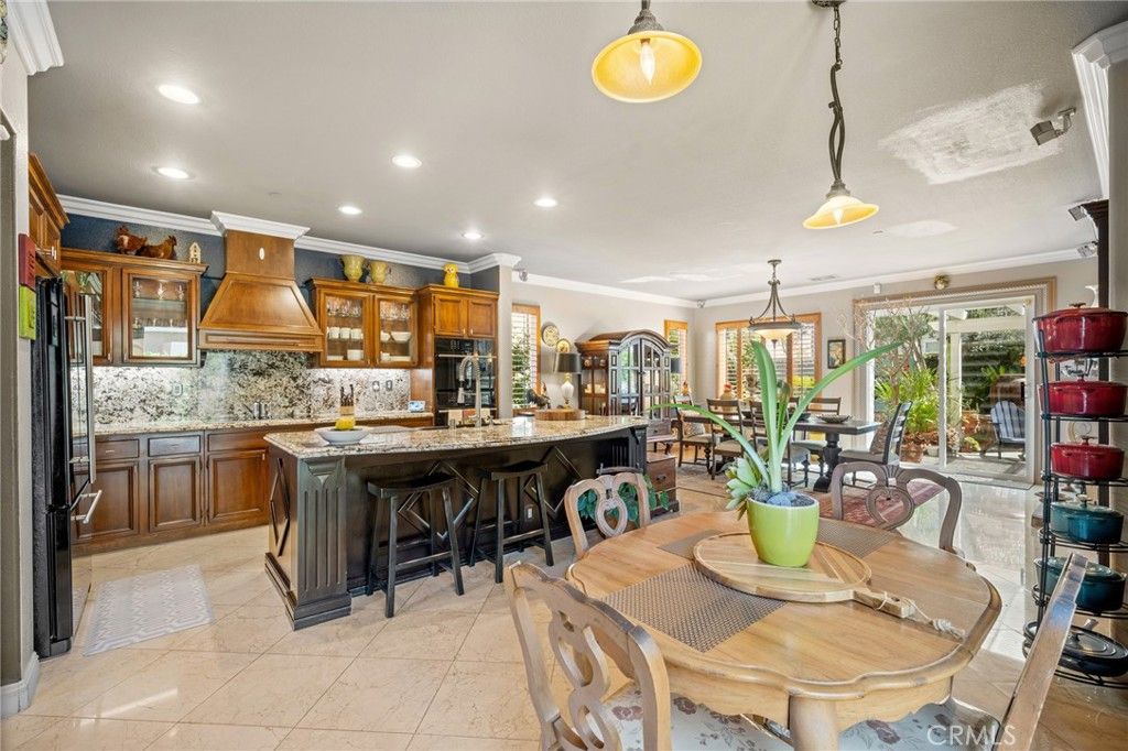 Image 6 of property listing at 32 Mossdale Court, Azusa, CA 91702