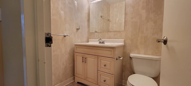 33 Pond Ave 1210, Brookline, MA 02445