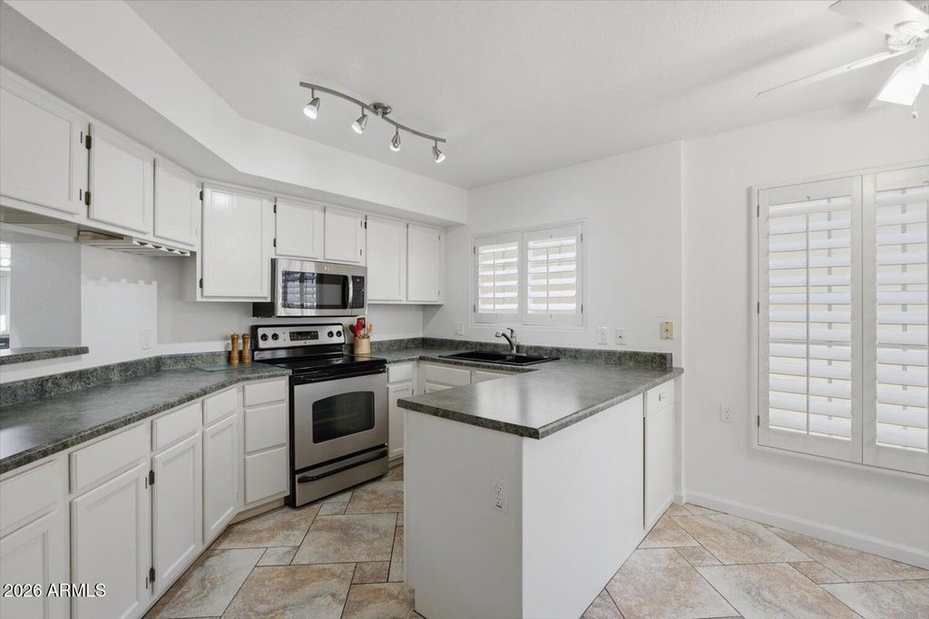 17179 N ZUNI Trail, Surprise, AZ 85374 — photo 3