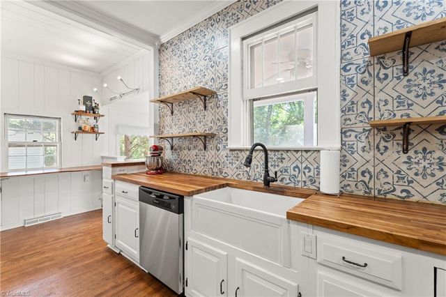 832 Knollwood Street, Winston-salem, NC 27103