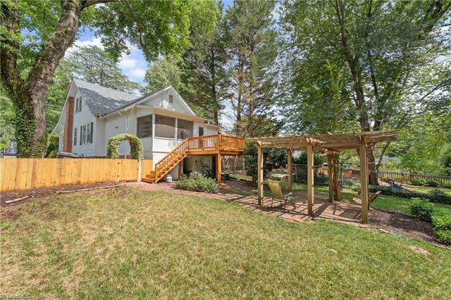 832 Knollwood Street, Winston-salem, NC 27103