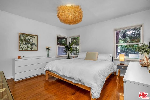 630 S Gretna Green Way, Los Angeles, CA 90049