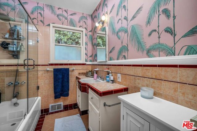 630 S Gretna Green Way, Los Angeles, CA 90049