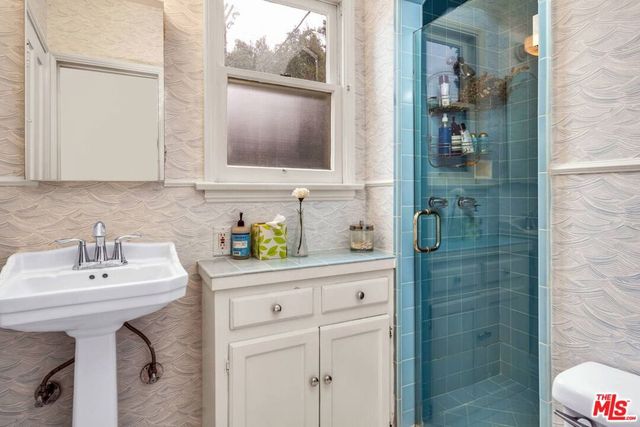 630 S Gretna Green Way, Los Angeles, CA 90049