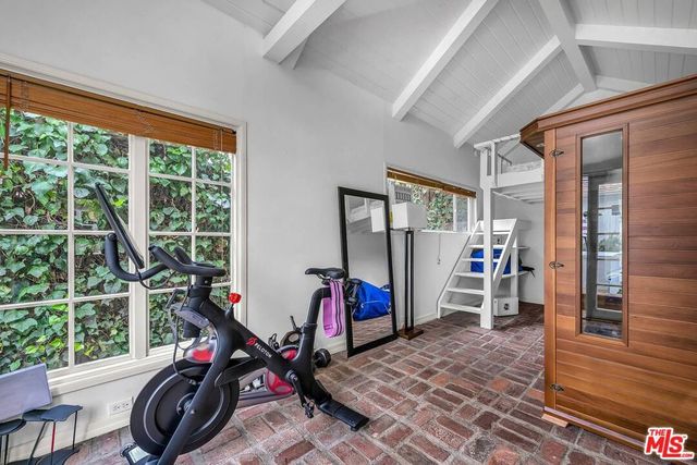 630 S Gretna Green Way, Los Angeles, CA 90049