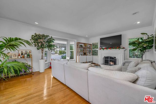 630 S Gretna Green Way, Los Angeles, CA 90049