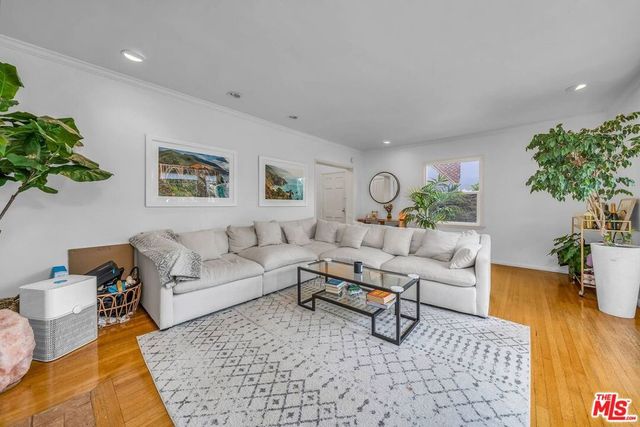 630 S Gretna Green Way, Los Angeles, CA 90049