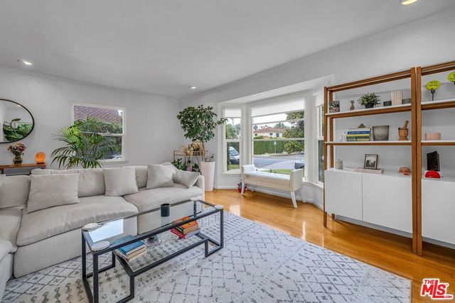 630 S Gretna Green Way, Los Angeles, CA 90049