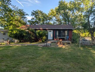 1202 South 11th Street, Ozark, MO 65721