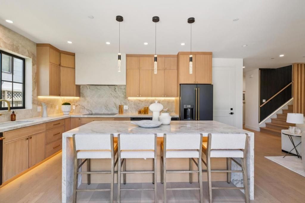 Image 13 of property listing at 401 Grand Street, Redwood City, CA 94062