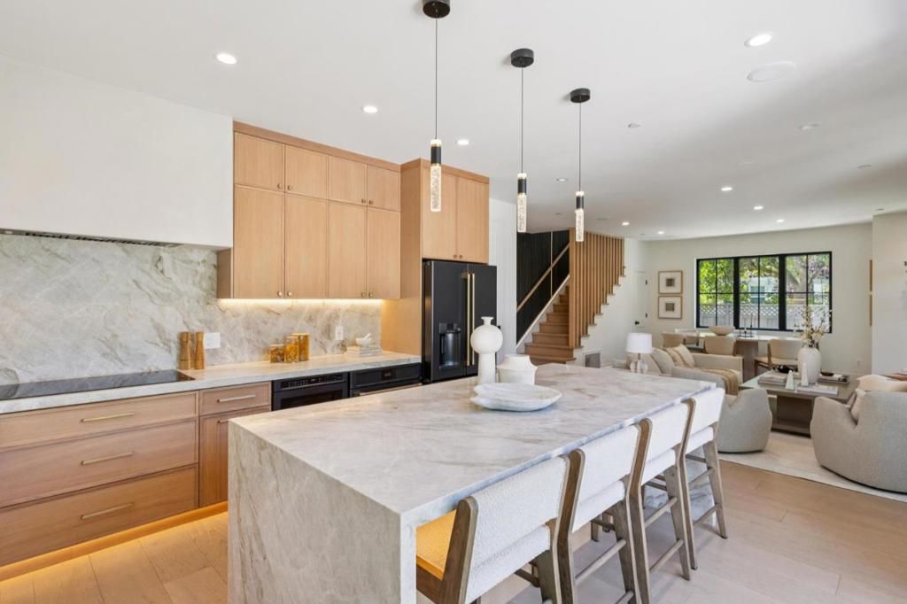 Image 14 of property listing at 401 Grand Street, Redwood City, CA 94062