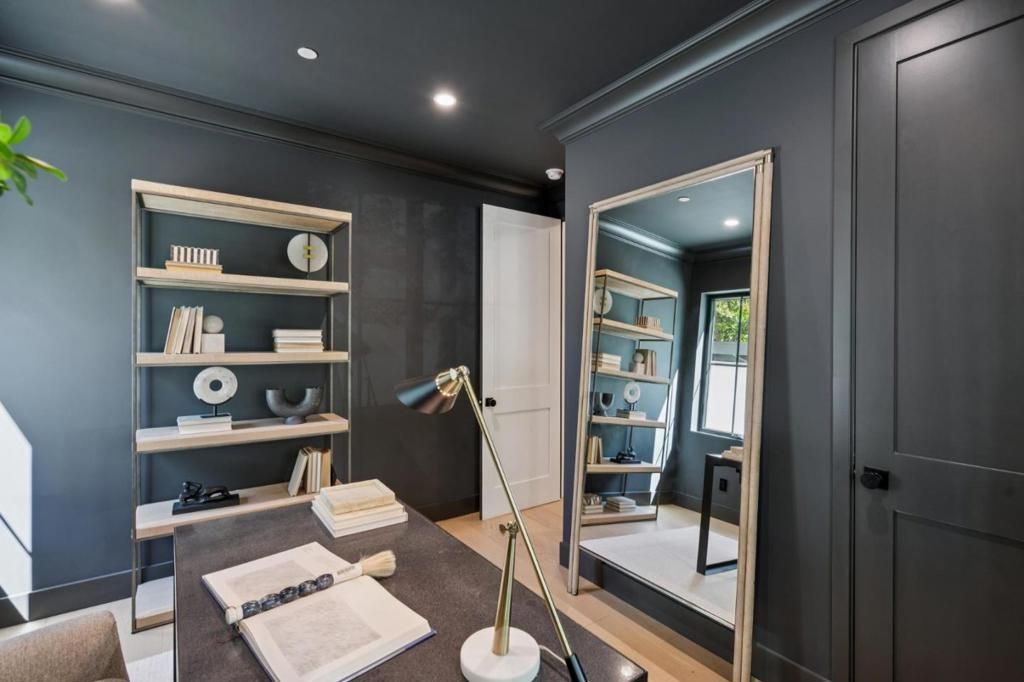 Image 20 of property listing at 401 Grand Street, Redwood City, CA 94062