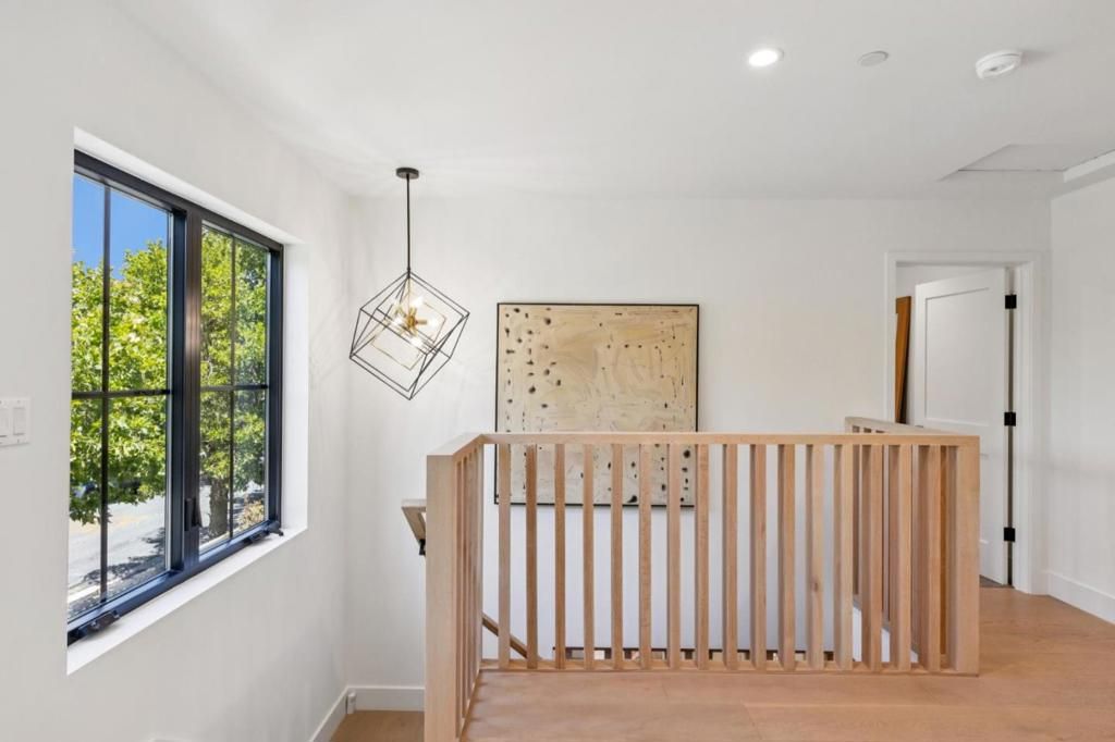 Image 23 of property listing at 401 Grand Street, Redwood City, CA 94062