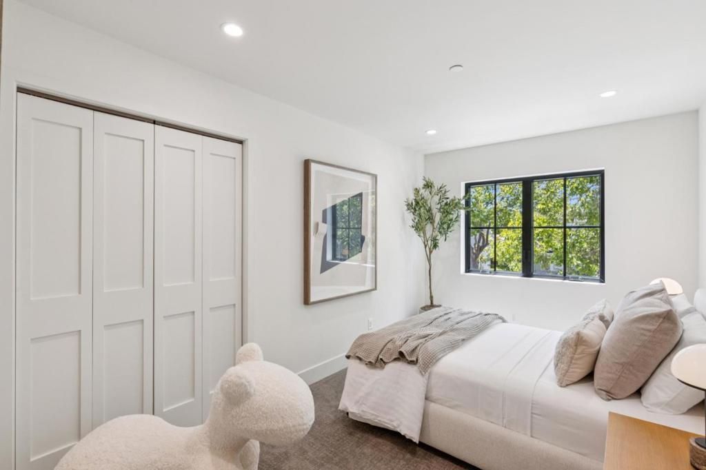 Image 25 of property listing at 401 Grand Street, Redwood City, CA 94062