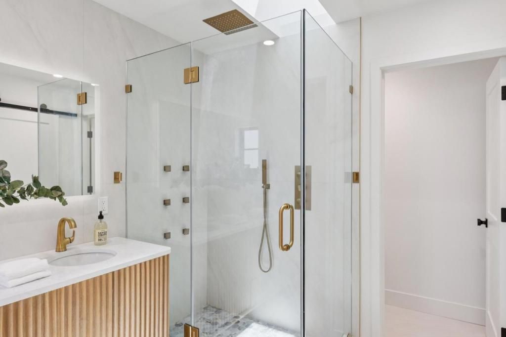 Image 31 of property listing at 401 Grand Street, Redwood City, CA 94062