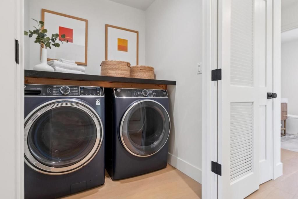 Image 32 of property listing at 401 Grand Street, Redwood City, CA 94062