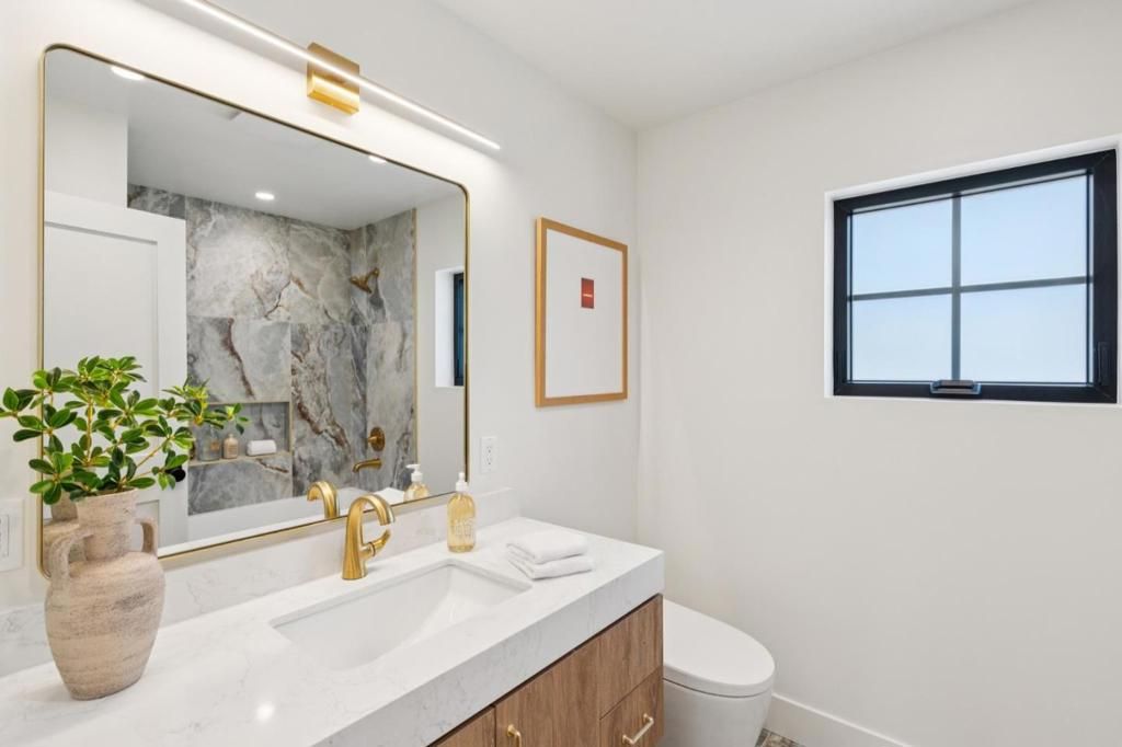 Image 34 of property listing at 401 Grand Street, Redwood City, CA 94062