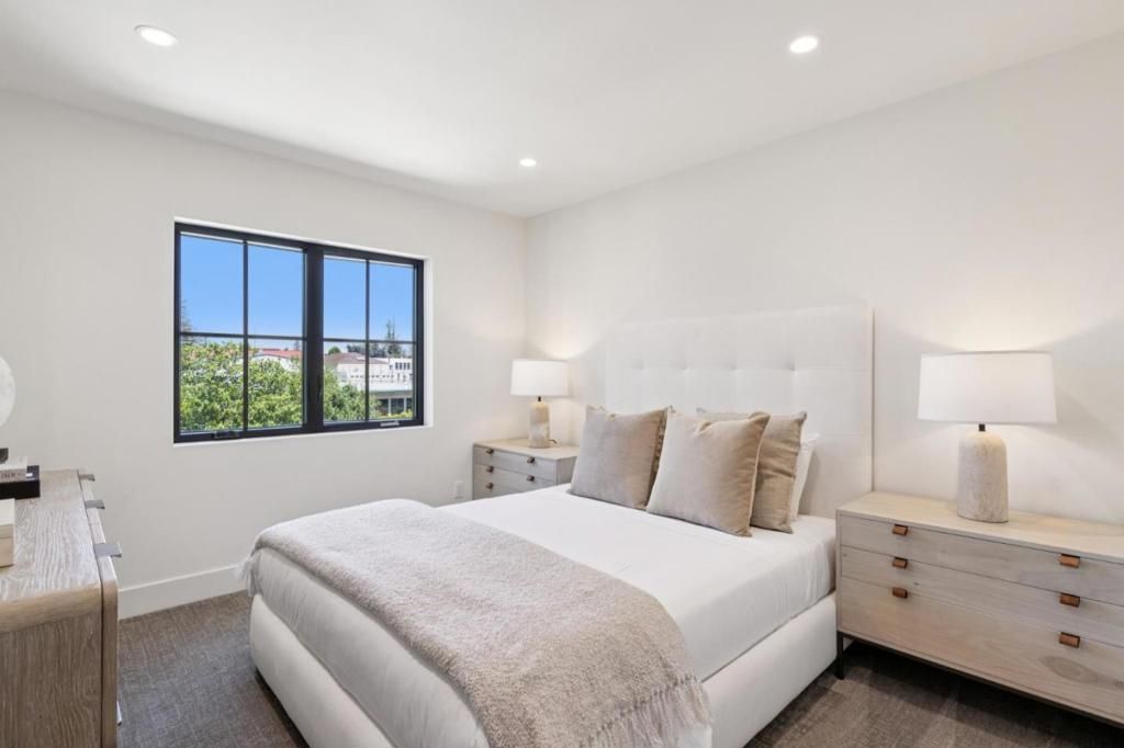 Image 36 of property listing at 401 Grand Street, Redwood City, CA 94062