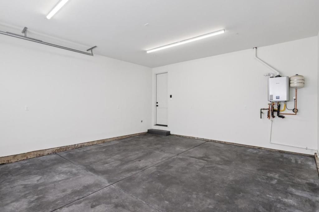 Image 38 of property listing at 401 Grand Street, Redwood City, CA 94062