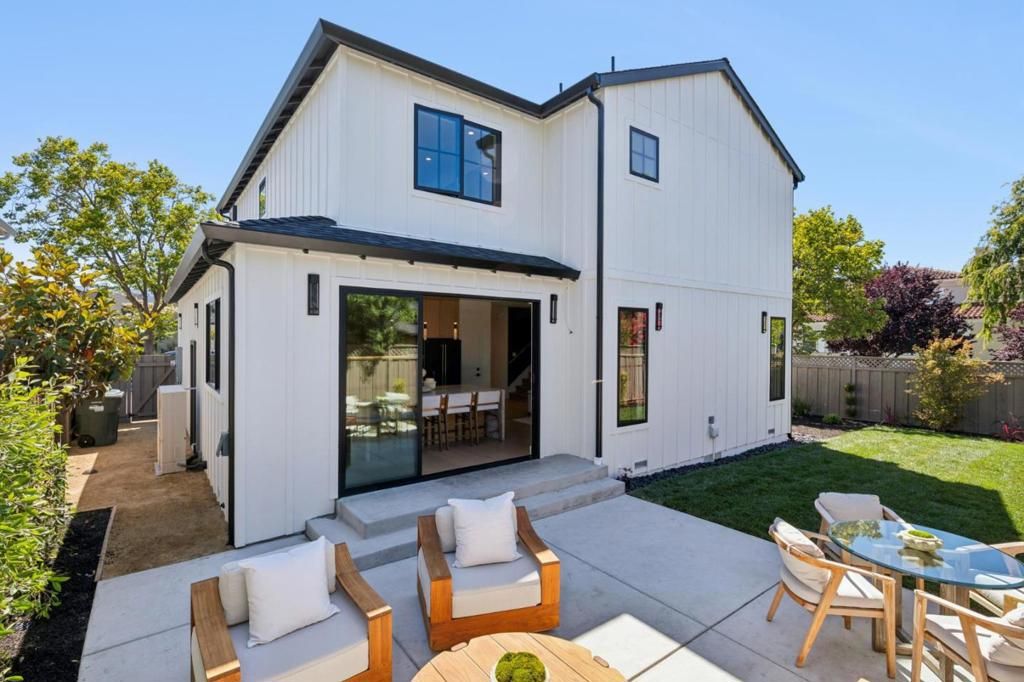 Image 39 of property listing at 401 Grand Street, Redwood City, CA 94062