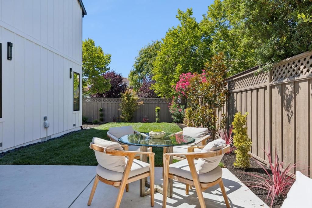 Image 41 of property listing at 401 Grand Street, Redwood City, CA 94062