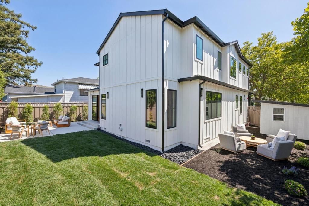 Image 43 of property listing at 401 Grand Street, Redwood City, CA 94062