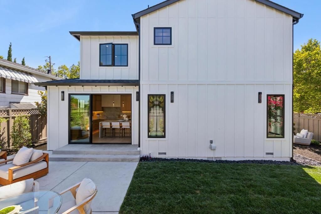 Image 44 of property listing at 401 Grand Street, Redwood City, CA 94062