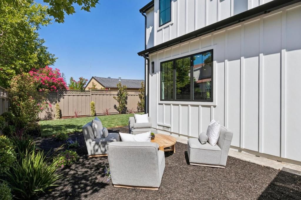 Image 45 of property listing at 401 Grand Street, Redwood City, CA 94062