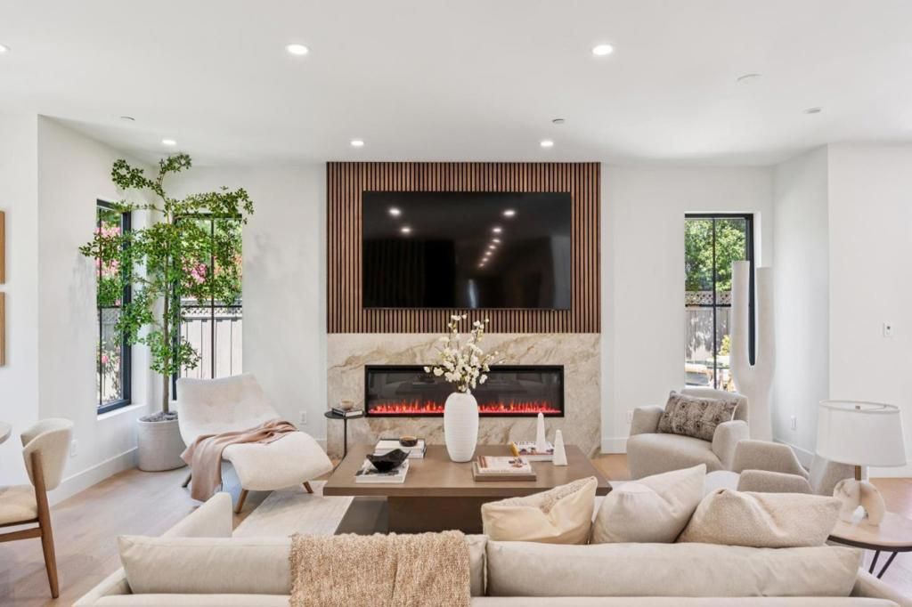 Image 5 of property listing at 401 Grand Street, Redwood City, CA 94062