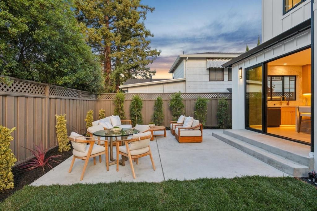 Image 55 of property listing at 401 Grand Street, Redwood City, CA 94062