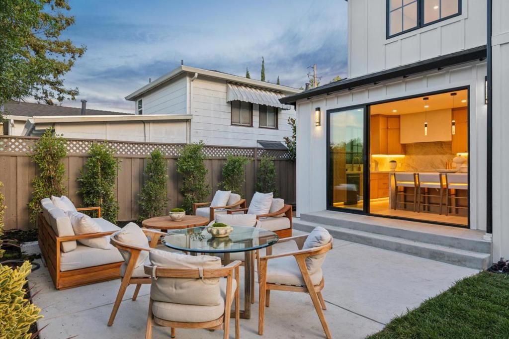 Image 56 of property listing at 401 Grand Street, Redwood City, CA 94062