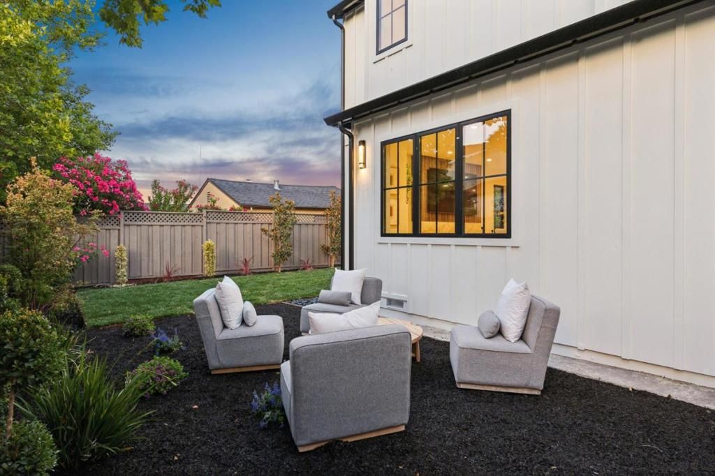 Image 58 of property listing at 401 Grand Street, Redwood City, CA 94062