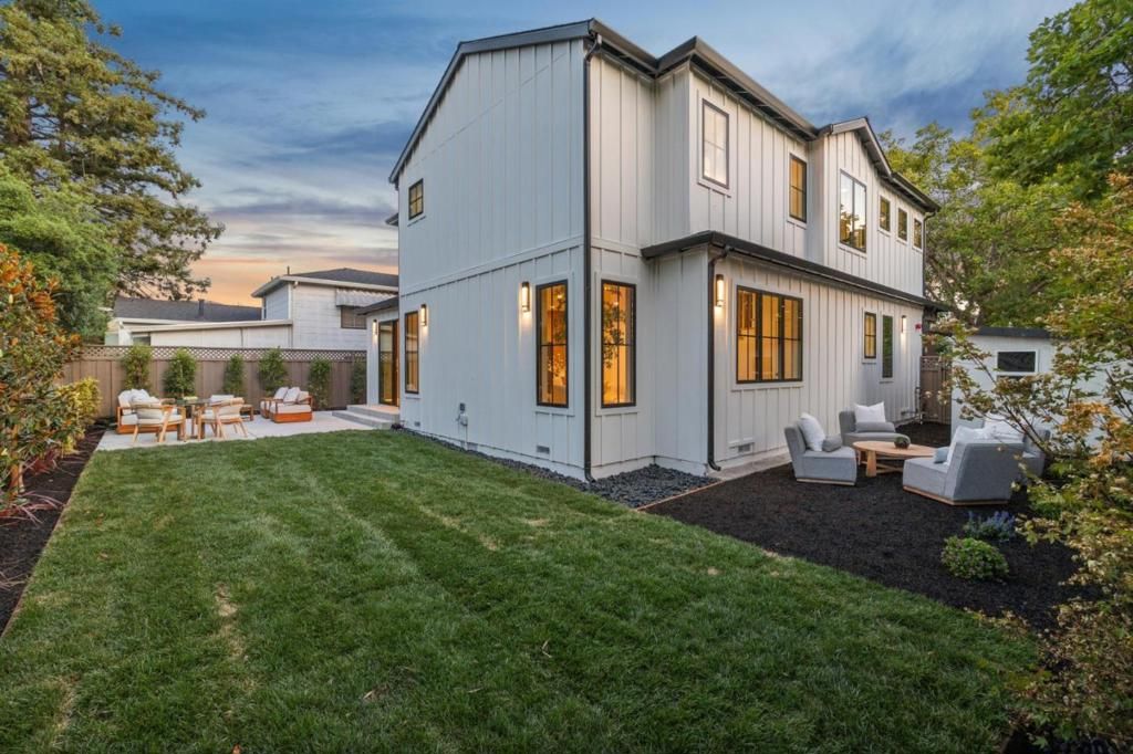 Image 59 of property listing at 401 Grand Street, Redwood City, CA 94062