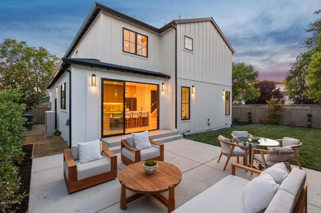 Image 60 of property listing at 401 Grand Street, Redwood City, CA 94062