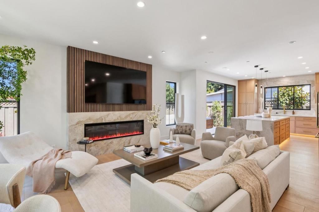 Image 8 of property listing at 401 Grand Street, Redwood City, CA 94062