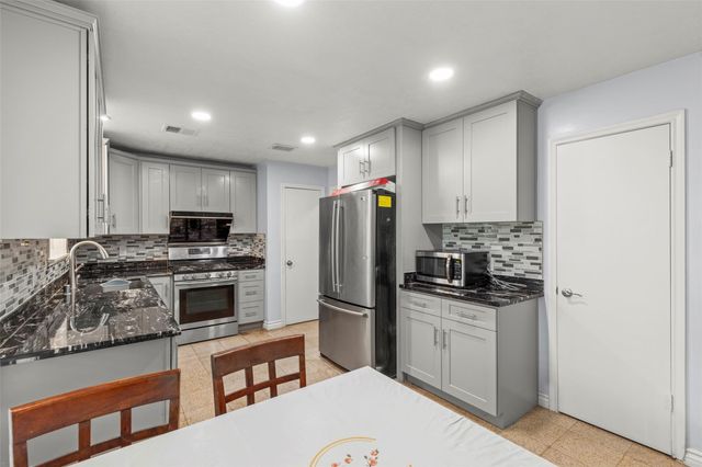 15119 Plaza Libre Drive, Houston, TX 77083