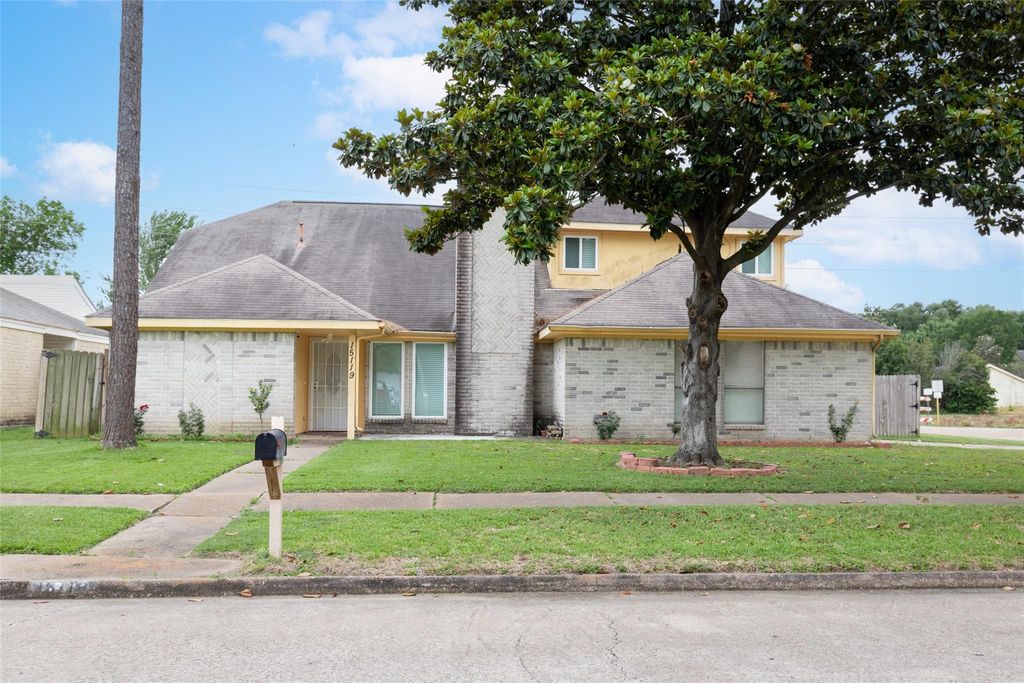 15119 Plaza Libre Drive, Houston, TX 77083