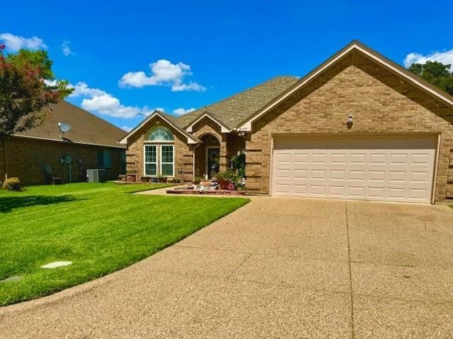 2117 Pinwood Circle, Arlington, TX 76001