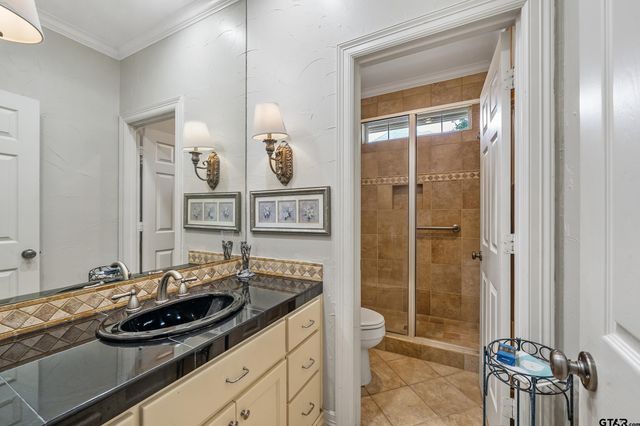 2102 Holly Creek Dr, Tyler, TX 75703