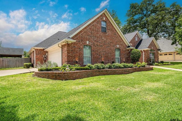 2102 Holly Creek Dr, Tyler, TX 75703