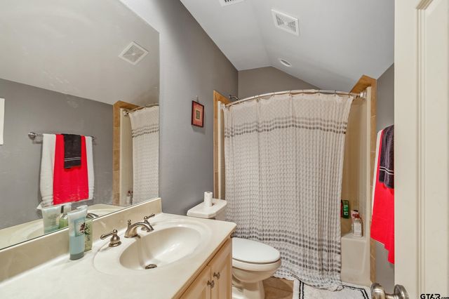 2102 Holly Creek Dr, Tyler, TX 75703