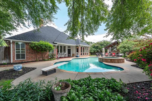 2102 Holly Creek Dr, Tyler, TX 75703