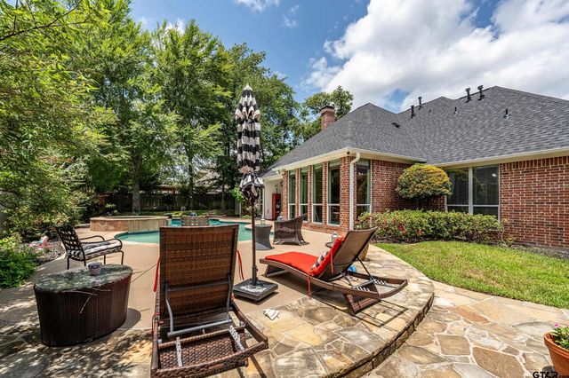 2102 Holly Creek Dr, Tyler, TX 75703