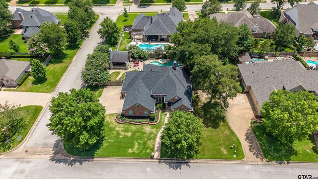2102 Holly Creek Dr, Tyler, TX 75703