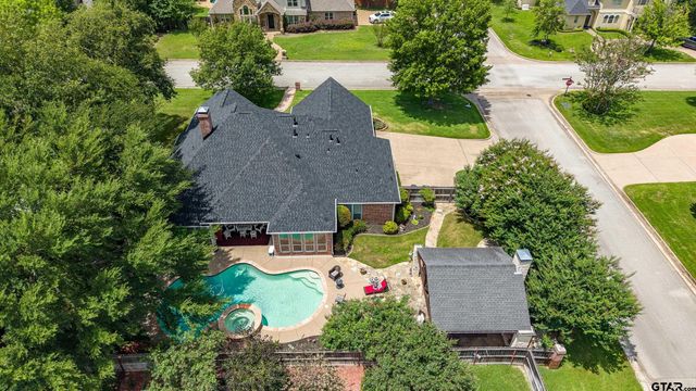 2102 Holly Creek Dr, Tyler, TX 75703