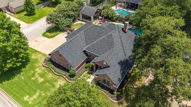 2102 Holly Creek Dr, Tyler, TX 75703