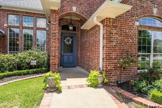 2102 Holly Creek Dr, Tyler, TX 75703