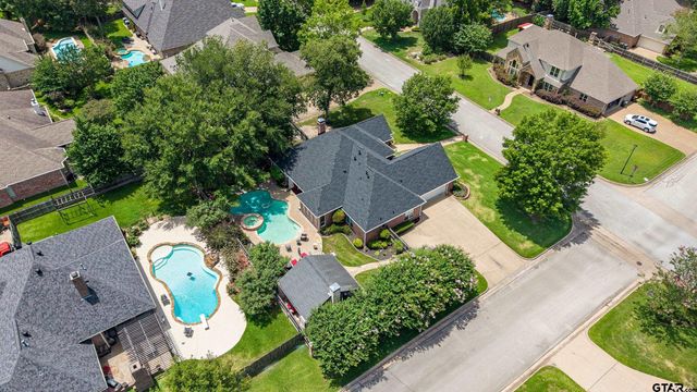 2102 Holly Creek Dr, Tyler, TX 75703
