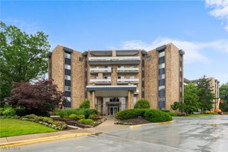 2112 Acacia Park Drive 316, Lyndhurst, OH 44124